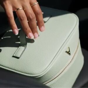 New Vanessa Williams Chic Mint Green Cosmetic Bag  Set  With Inside Pouch NWT